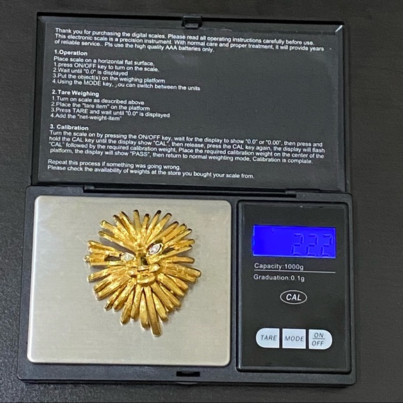 Vintage Unsigned ST JOHN Gold-tone Lion Head Brooch - Picture 4 of 8